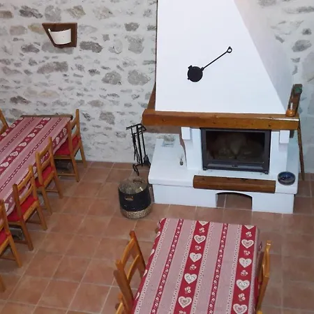L Estive Table Et D Hotes 2*